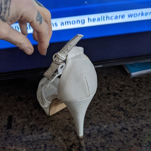 Like new Las Vegas size 7-8 new - Picture 3 of 4